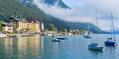 Golfurlaub - Umgebungsschwerpunkt: am Land - Tiroler Unterland - Hotelansicht - Hotel Post am See 
