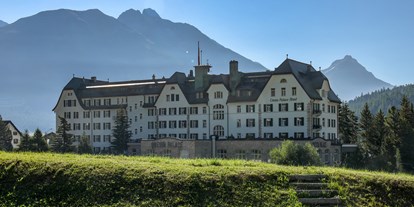 Golfurlaub - Clubhaus - Schweiz - Aussenansicht Sommer - Cresta Palace Hotel