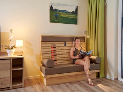 Golfurlaub - Klimaanlage - Bayern - Infrarot - Bank in Zimmer Typ Gäuboden, Familienzimmer und den Suiten - Bachhof Resort Straubing - Hotel und Apartments