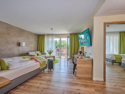 Golfurlaub - Pools: Schwimmteich - Bayern - Unsere Familien-Suite  - Bachhof Resort Straubing - Hotel und Apartments
