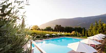 Golfurlaub - Golfcarts - Italien - Aussenpool - Design Hotel Tyrol