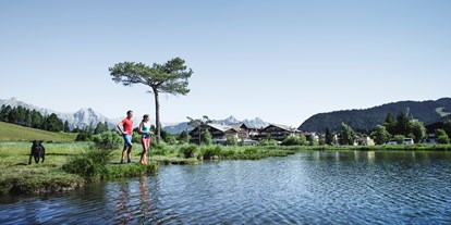 Golfurlaub - Hotelbar - Tirol - Nordic Walking am Wildsee - Spaziergänge und Wanderungen in allen Schwierigkeitsgraden in der Olympiaregion Seefeld - Inntalerhof - DAS Panoramahotel