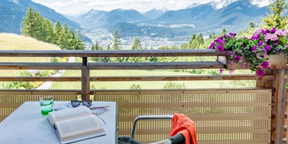 Golfurlaub - Zimmersafe - Tirol - Den Inntal-Panoramablick genießen Sie von den meisten Zimmern - Inntalerhof - DAS Panoramahotel