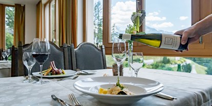 Golfurlaub - Hotelbar - Genuss mit Aussichten im Rahmen unserer Wohlfühlpension - Inntalerhof - DAS Panoramahotel