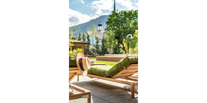 Golfurlaub - Umgebungsschwerpunkt: Berg - Tirol - MalisGarten Garten Pool - MalisGarten Green Spa Hotel