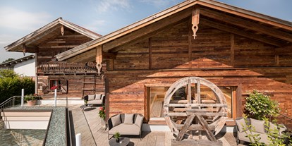 Golfurlaub - Klimaanlage - Bayern - Ruhebereich vor der Stadl-Sauna "Alte Mühle" - 5-Sterne Wellness- & Sporthotel Jagdhof