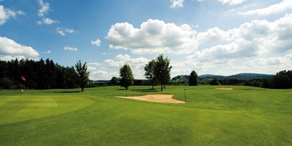 Golfurlaub - Pools: Schwimmteich - Bayern - Golf - 5-Sterne Wellness- & Sporthotel Jagdhof