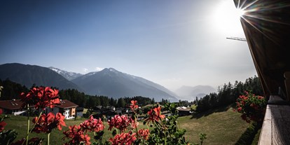 Golfurlaub - Umgebungsschwerpunkt: Berg - Tirol - Der Kaiserblick, welchen unsere Gäste von allen Zimmern, dem Restaurant, der neu gestalteten Sonnenterrasse sowie vom SPA-Bereich aus genießen können - Vitalhotel Kaiserhof