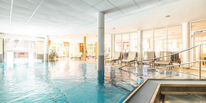 Golfurlaub - Hotelbar - Tirol - Pool - Innenbecken - Landhotel Schermer