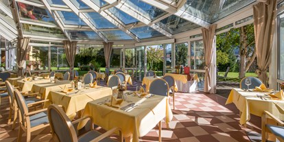 Golfurlaub - Sonnenterrasse - Tiroler Unterland - Restaurant mit Wintergarten - Hotel Alpenhof Brixen