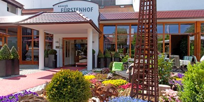 Golfurlaub - nächster Golfplatz - Bayern - Hoteleingang - Fürstenhof ****s Quellness- und Golfhotel