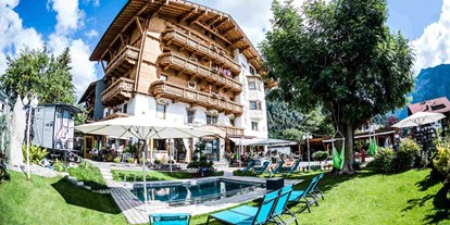 Golfurlaub - Doppelwaschbecken - Tirol - Vom Alpenhotel Tyrol (AHT) aus, kann man direkt auf den Golfplatz nebenan. - Alpenhotel Tyrol - 4* Adults Only Hotel am Achensee