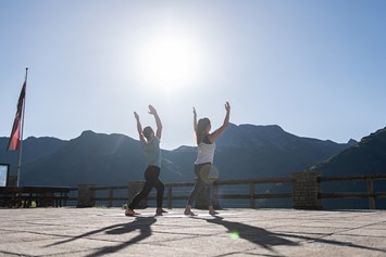 Golfhotel: Yoga auf der Sonnenterrasse - Hotel Goldener Berg