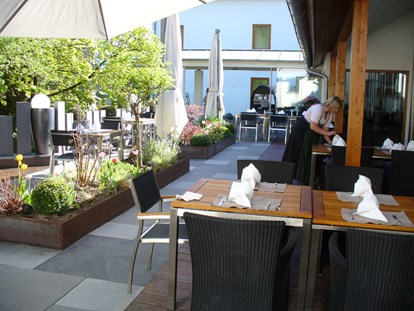 Golfurlaub - Abendmenü: à la carte - Lipperswil - Terrasse - Romantik Hotel Johanniter-Kreuz