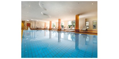 Golfurlaub - Hotel-Schwerpunkt: Golf & Wellness - Baden-Württemberg - Schwimmbad - Hotel Grüner Wald