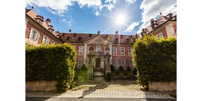 Golfurlaub - Bademantel - Lülsfeld - Schloss Portalansicht - Hotel Schloss Reichmannsdorf 