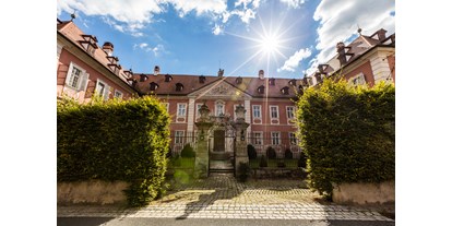 Golfurlaub - 24-Stunden Rezeption - Schloss Portalansicht - Hotel Schloss Reichmannsdorf 