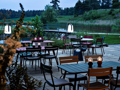 Golfurlaub - Doppelwaschbecken - Niederösterreich - Terrasse des Restaurant ©Inge Prader - Golfresort Haugschlag