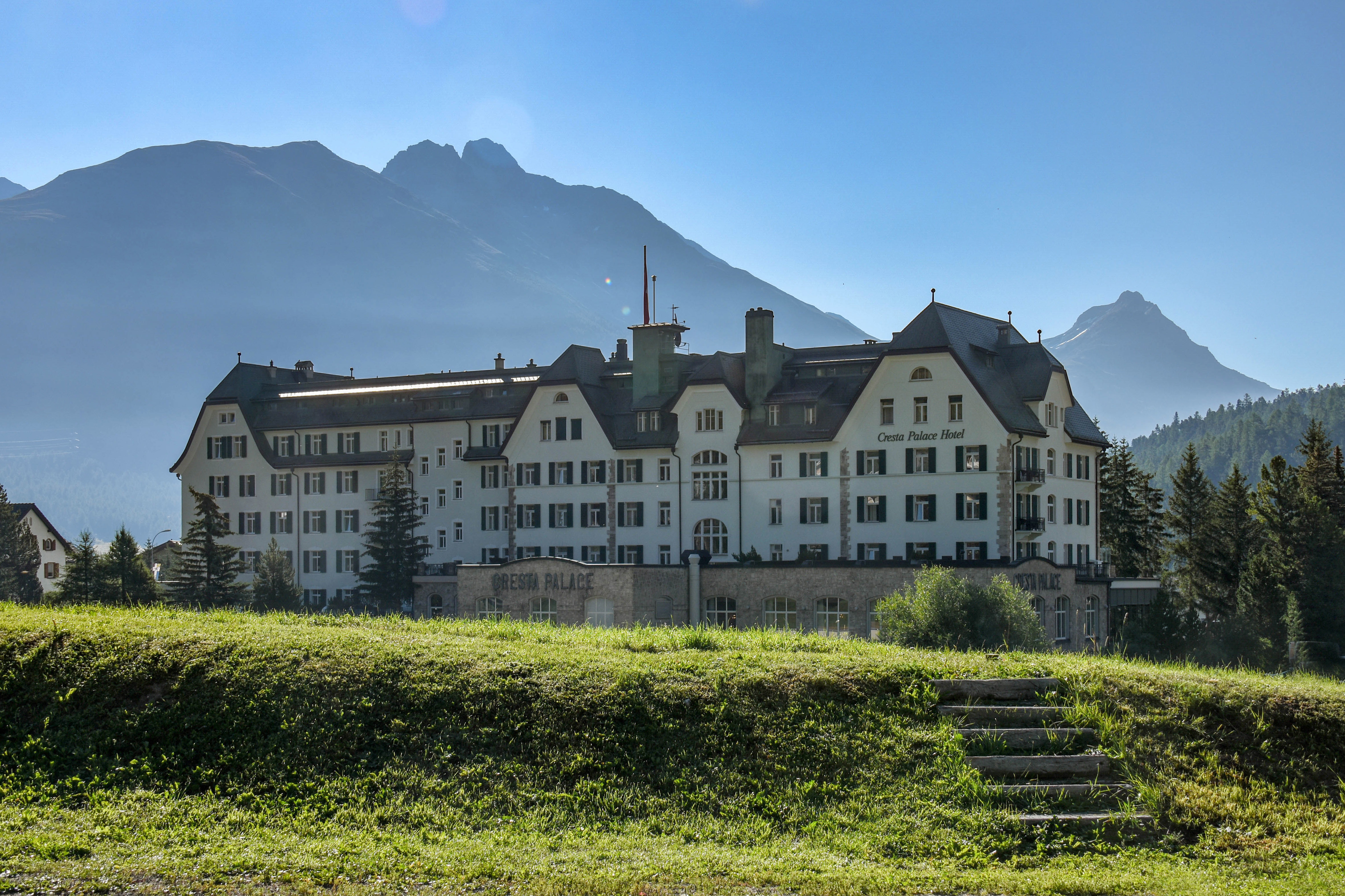 Golfhotel - Aussenansicht Sommer - Cresta Palace Hotel