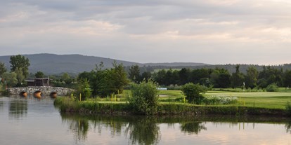 Golfurlaub - Terrasse - Blick auf Green 17 - Bachhof Resort Straubing - Hotel und Apartments