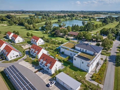 Golfurlaub - Abendmenü: à la carte - Donaustauf - Blick auf Abschlag 3 bis 9 - Bachhof Resort Straubing - Hotel und Apartments