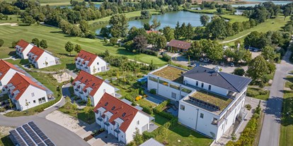 Golfurlaub - Balkon - Blick auf Abschlag 3 bis 9 - Bachhof Resort Straubing - Hotel und Apartments