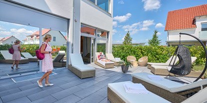 Golfurlaub - Bad und WC getrennt - Die Wellness - Terrasse - Bachhof Resort Straubing - Hotel und Apartments