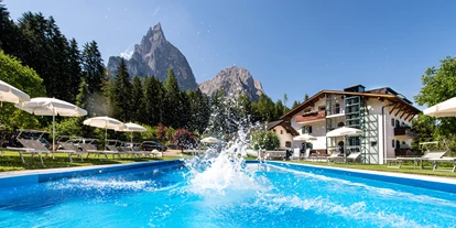 Golfurlaub - Pools: Schwimmteich - Naturns - Hotel Waldrast Dolomiti