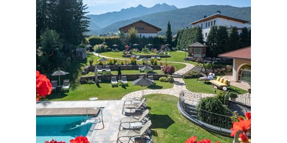 Golfurlaub - Driving Range: überdacht - Gsaritzen - Mirabell Dolomites Hotel-Olang-Suedtirol-Gartenoase - MIRABELL DOLOMITES HOTEL . LUXURY . AYURVEDA & SPA 