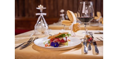 Golfurlaub - Abendmenü: mehr als 5 Gänge - Reischach (Trentino-Südtirol) - Mirabell Dolomites Hotel-Olang-Suedtirol-kulinarik - MIRABELL DOLOMITES HOTEL . LUXURY . AYURVEDA & SPA 