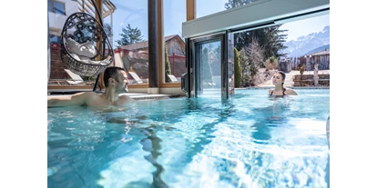 Golfurlaub - Abendmenü: à la carte - Seis - Mirabell Dolomites Hotel-Olang-Suedtirol-hallenbad-outdoor pool - MIRABELL DOLOMITES HOTEL . LUXURY . AYURVEDA & SPA 