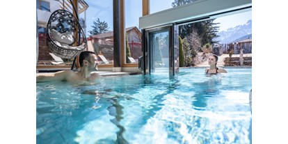 Golfurlaub - Abendmenü: mehr als 5 Gänge - Kastelruth - Mirabell Dolomites Hotel-Olang-Suedtirol-hallenbad-outdoor pool - MIRABELL DOLOMITES HOTEL . LUXURY . AYURVEDA & SPA 