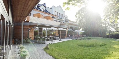 Golfurlaub - Abendmenü: 3 bis 5 Gänge - Maria Taferl - Gesundheitshotel Klosterberg Garten mit Terrasse - Gesundheitshotel Klosterberg  