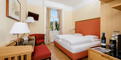 Golfurlaub - King Size Bett - Atzenbrugg - Doppelzimmer mit Balkon - Hotel Herzoghof