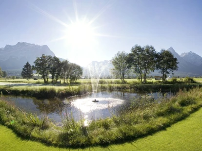 Golfurlaub - Pools: Außenpool beheizt - Burgberg im Allgäu - See am Golfplatz - Hotel Post Lermoos