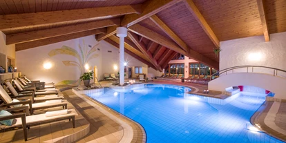 Golfurlaub - Pools: Außenpool beheizt - Berwang - Indoorpool 29°C - Hotel Karlwirt - Alpine Wellness am Achensee