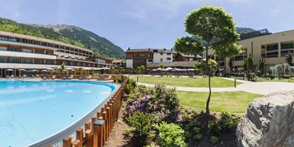 Golfurlaub - Wäscheservice - Guarda - Innenhof - Alpenhotel Montafon