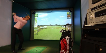 Golfurlaub - Hunde am Golfplatz erlaubt - Golf-Indoor Anlage im Hotel - Gut Weissenhof ****S