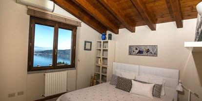 Golfurlaub - Handtuchservice - Doppelzimmer im 1. Stock mit Klimaanlage - Golfvilla BELVEDERE LAGO MAGGIORE ITALIEN