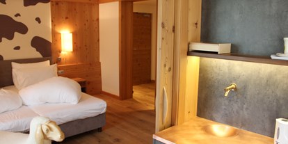 Golfurlaub - Zimmersafe - Trentino-Südtirol - Suite "Stria" mi Balkon und Bergblick -  Hotel Emmy-five elements