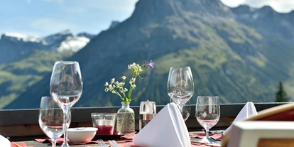 Golfurlaub - Abendmenü: 3 bis 5 Gänge - Lechtal - Terrasse - Hotel Goldener Berg