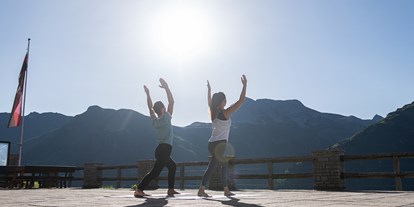 Golfurlaub - Balderschwang - Yoga auf der Sonnenterrasse - Hotel Goldener Berg