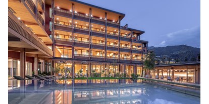 Golfurlaub - Golfcarts - Kitzbühel - MalisGarten Abend - MalisGarten Green Spa Hotel