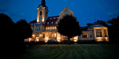 Golfurlaub - Abendmenü: Buffet - Rastow - Aussenansicht bei Nacht - Bernsteinschloss Wendorf