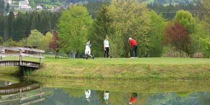 Golfurlaub - Terrasse - Kühweg (Hermagor-Pressegger See) - GC Berg im Draual, Abschlag 2 - Hotel Glocknerhof ****