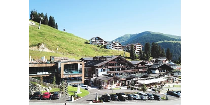 Golfurlaub - Driving Range: überdacht - Pertisau - Hotel Außenansicht - Sommer - Das Alpenwelt Resort****SUPERIOR