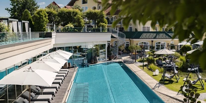 Golfurlaub - Terrasse - Fürstenzell - 25 m Infinity-Pool im Gartenbereich - 5-Sterne Wellness- & Sporthotel Jagdhof