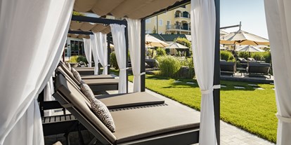 Golfurlaub - Hotel-Schwerpunkt: Golf & Schwimmen - Himmelbetten im Gartenbereich - 5-Sterne Wellness- & Sporthotel Jagdhof