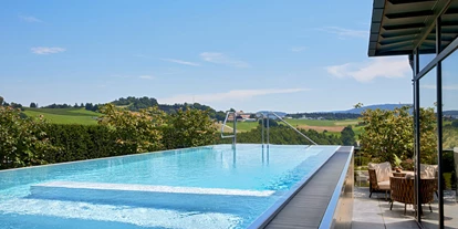 Golfurlaub - Umgebungsschwerpunkt: Berg - Fürstenzell - Privater Infinity-Pool auf der Dachterrasse der eigenen Luxus-Suite - 5-Sterne Wellness- & Sporthotel Jagdhof