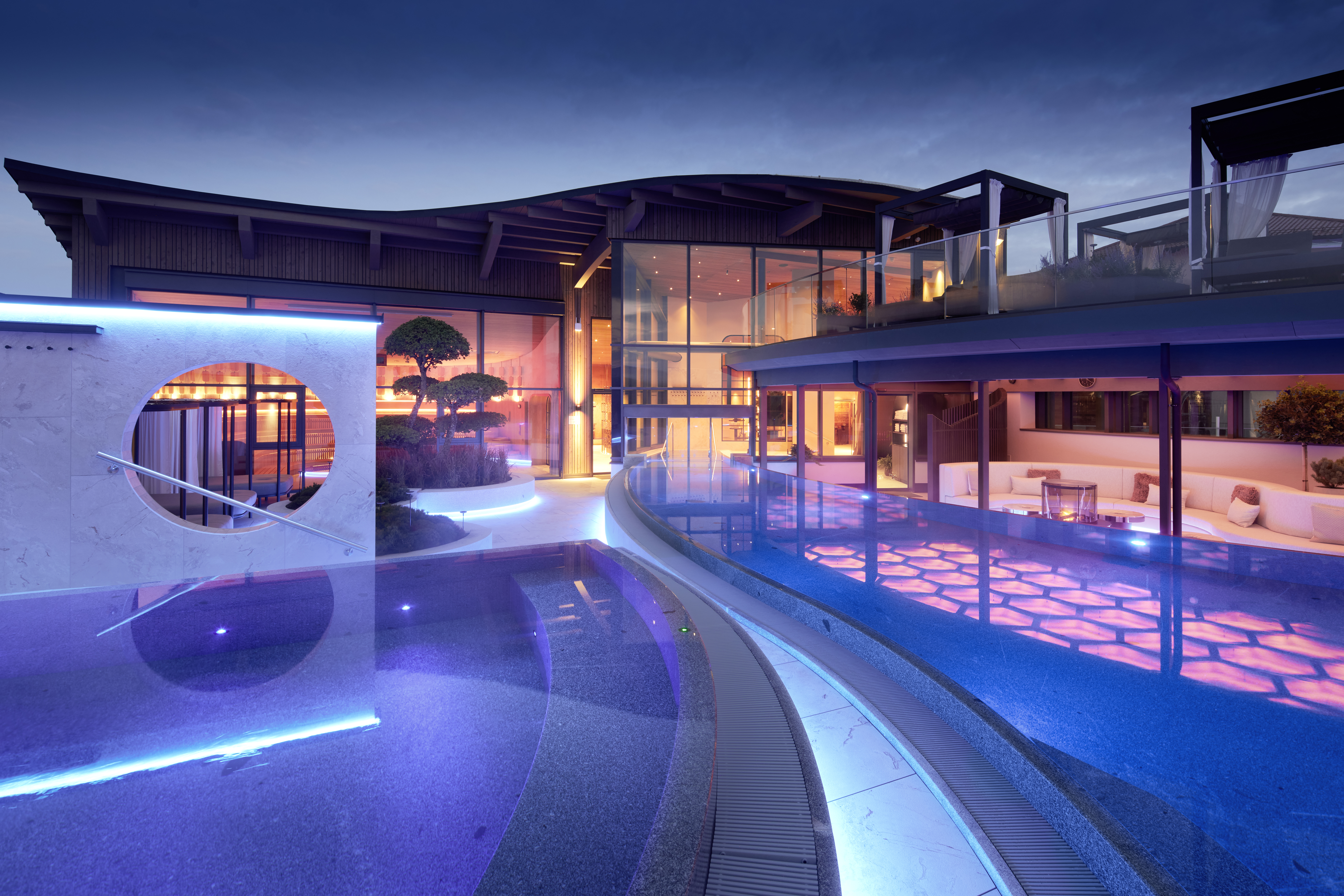 Golfhotel - Textilfreie Poollandschaft mit Event-Sauna und Sky-Lounge - 5* Wellness- & Sporthotel Jagdhof